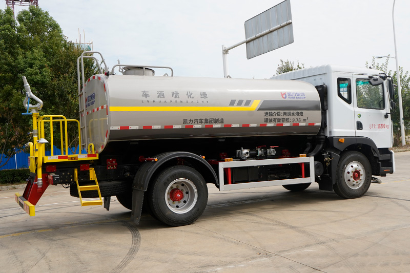 东风D9洒水车（13.8方 / 15.1方）