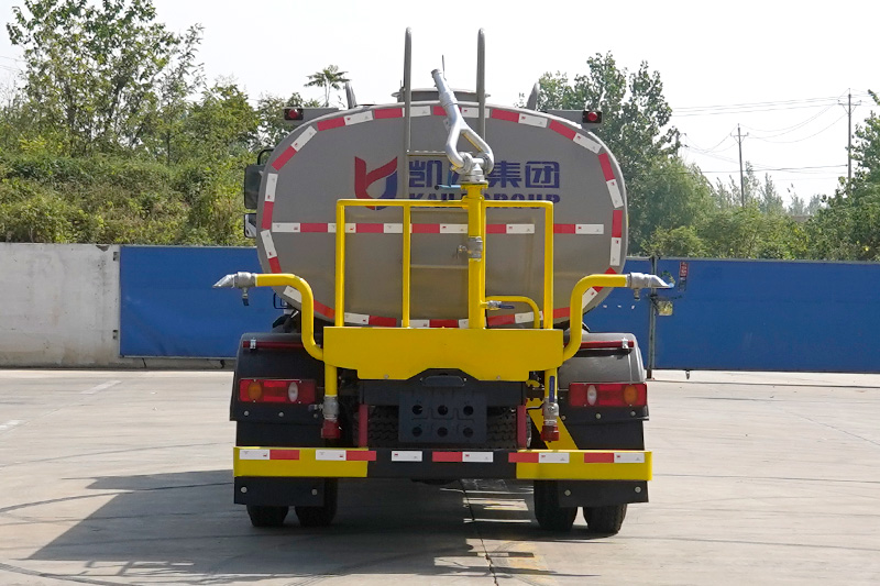 东风华神T3洒水车（12方）（选装30~40米雾炮）